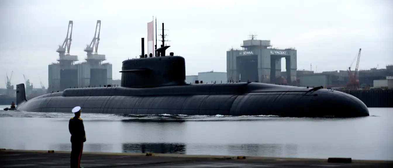 Под взором адмирала: новый атомный гигант «Ульяновск» покинул доки «Севмаша»