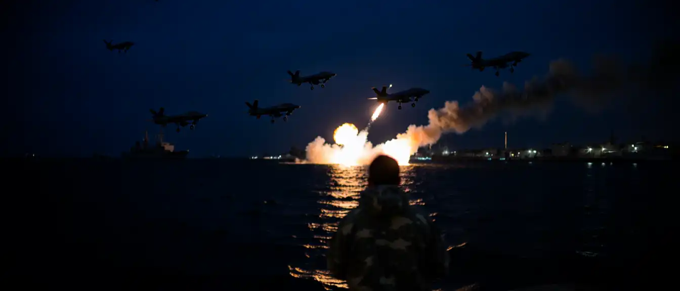 Небесный щит Севастополя: массированная атака дронов над Крымом отражена успешно