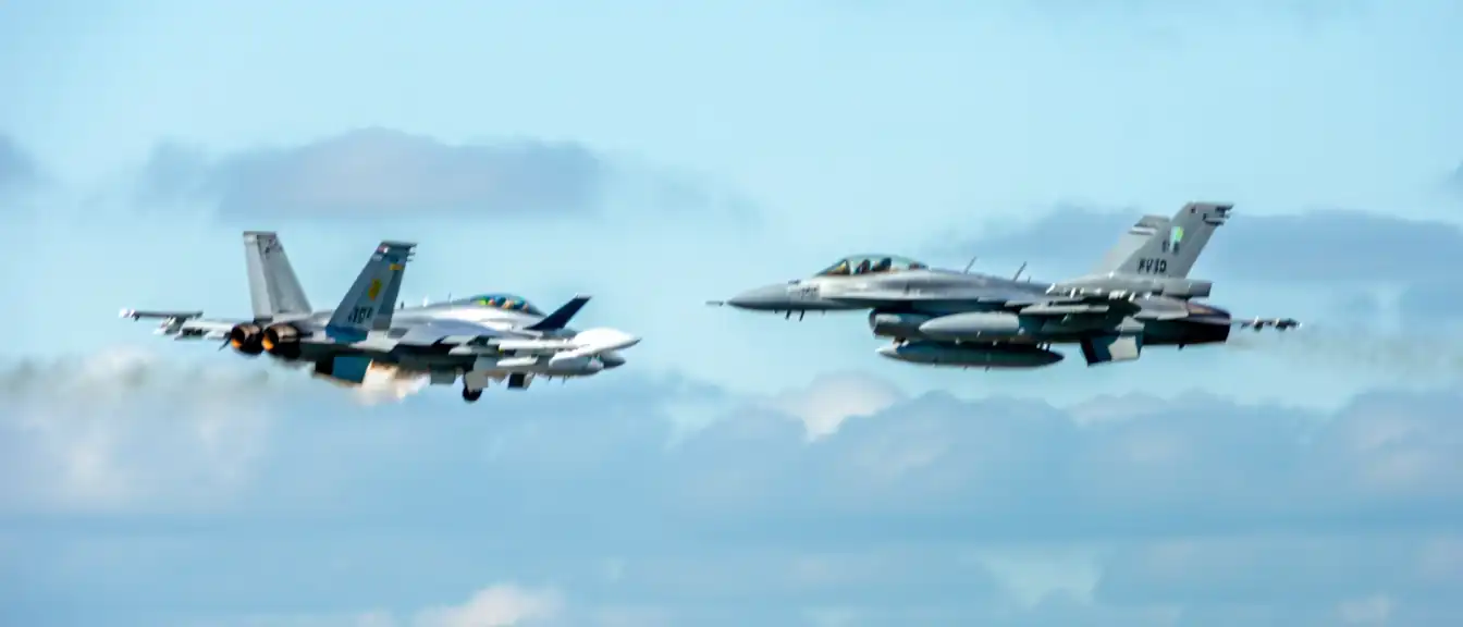 Воздушный перехват над Бедминстером: истребители F-16 пресекли нарушение бесполетной зоны у гольф-клуба Трампа