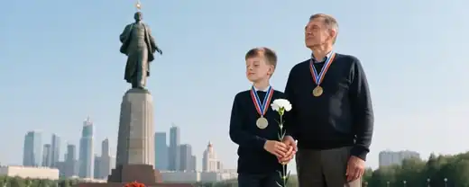 Губернатор Подмосковья возложил цветы к Могиле Неизвестного Солдата в сопровождении участников спецоперации и их семей