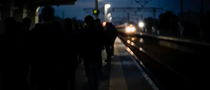 Технический сбой на линии Бутово: пассажирам Курского направления приходится ждать
