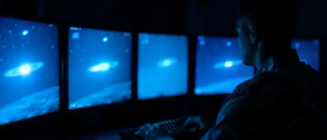 Загадка небес: Пентагон пополнил архив видеозаписями с необъяснимыми объектами