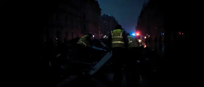 Московские экстренные службы ликвидируют последствия падения обломков пяти беспилотников, сбитых средствами ПВО