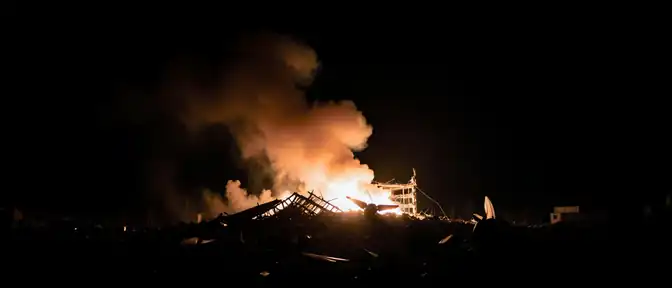 Ночной налет беспилотников привел к разрушению торгового центра в Мариуполе