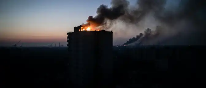 Пожар в жилом секторе Волгограда стал следствием массированного налета беспилотников на промышленные объекты региона