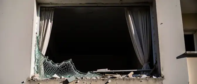 Удар беспилотного летательного аппарата ВСУ привел к повреждению жилого помещения в Энергодаре